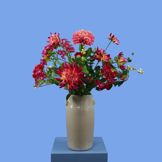 Kunstboeket Joeri in grijze matte Serax vaas, maat L – Reflower, abonnement op kunstbloemen