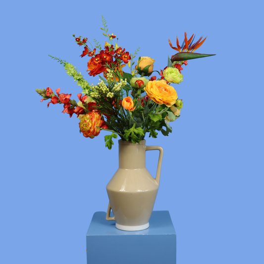 Kunstboeket Vieve in zandkleurige Return to Sender kanvaas met oor, maat XL – Reflower, abonnement op kunstbloemen