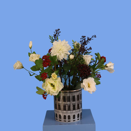Kunstboeket Morris in zwart-witte vintage vaas met grafisch patroon, maat L – Reflower, abonnement op kunstbloemen