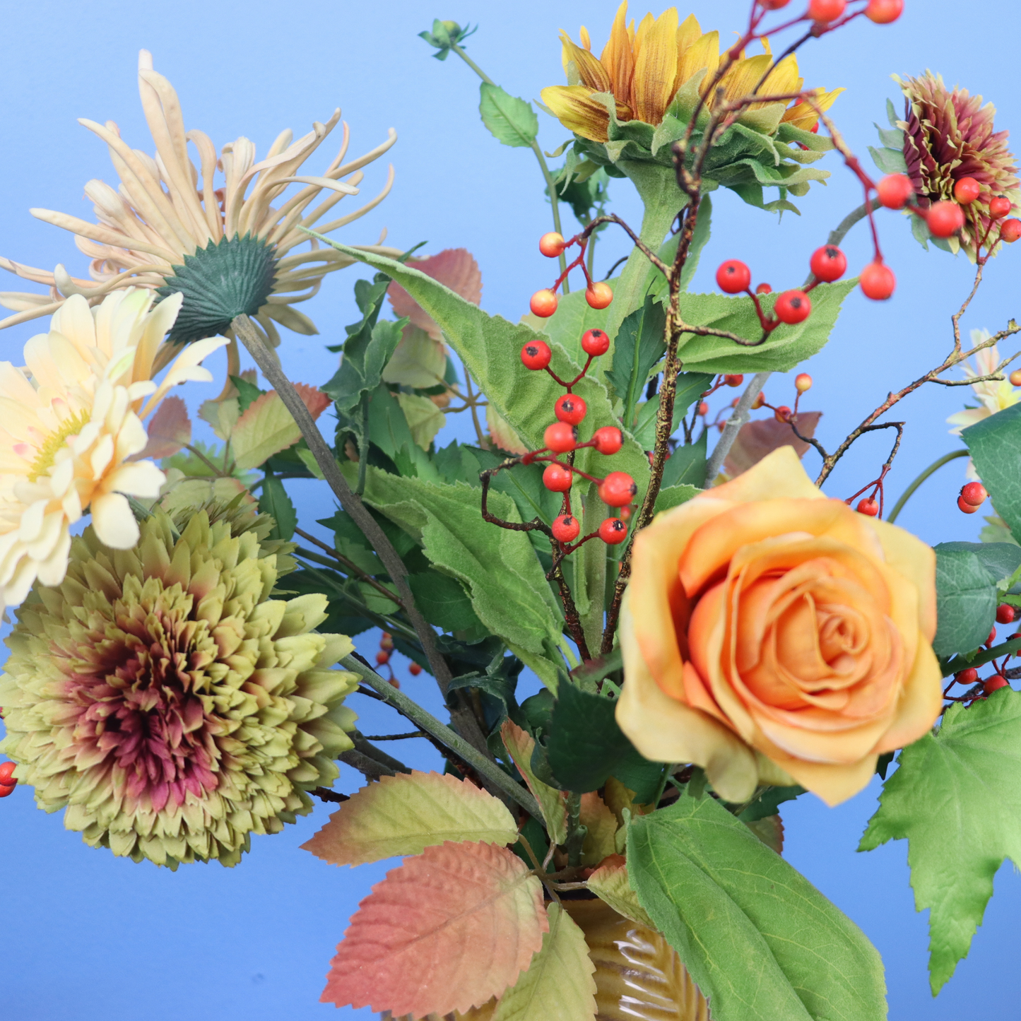 M - Hugo | Vintage vaas met kunstbloemen | Medium