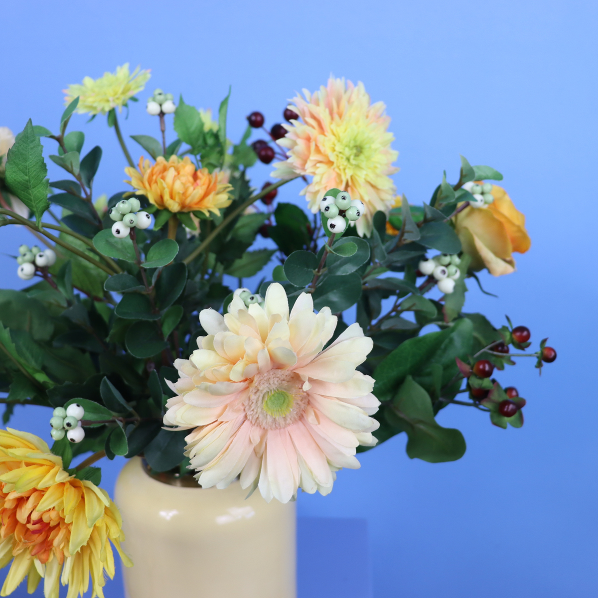 M - Zora | Metalen gele vaas met kunstbloemen | Medium