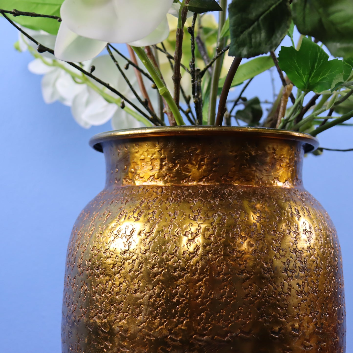 L - Rudolph | Gouden metalen vaas met kunstbloemen | Large