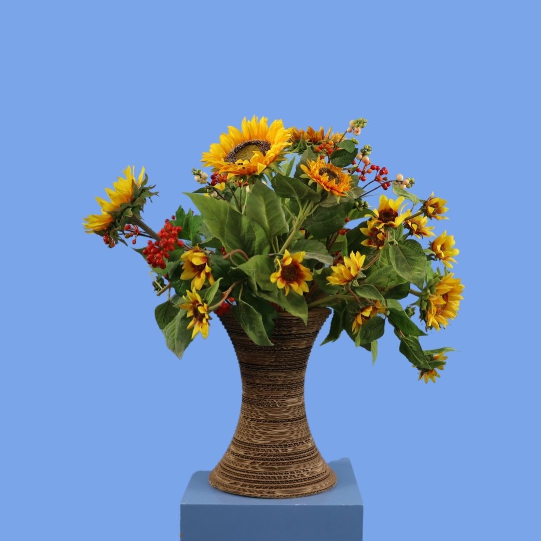 L - Norbert | Kartent vaas met kunstbloemen | Large