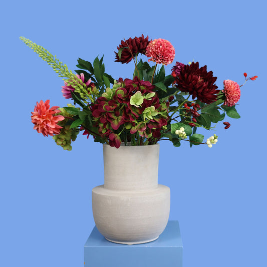 Kunstboeket Emmelie in gebroken witte matte Piet Boon vaas, maat XL – Reflower, abonnement op kunstbloemen