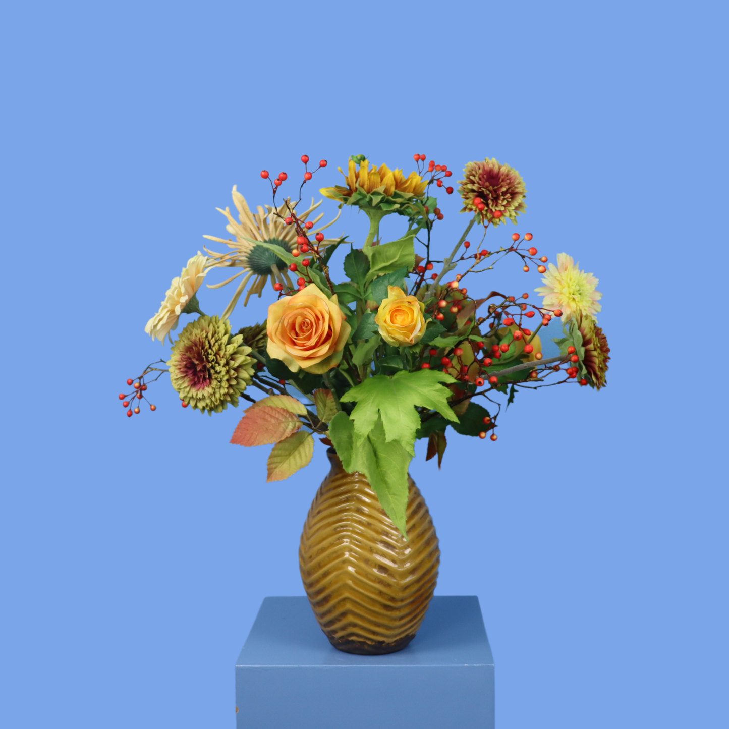 M - Hugo | Vintage vaas met kunstbloemen | Medium