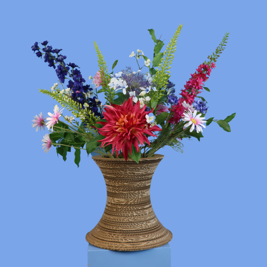 Kunstboeket Joy in geribbelde kartonnen Kartent vaas, maat XL – Reflower, abonnement op kunstbloemen
