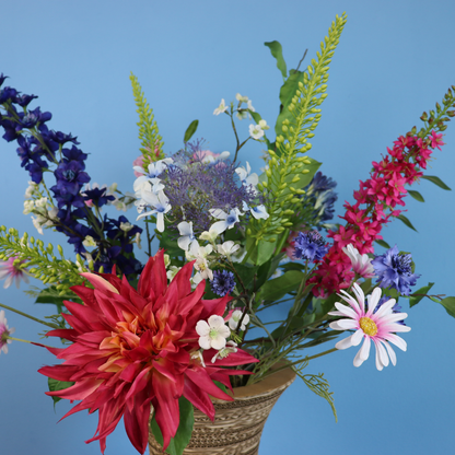 Kunstboeket Joy in geribbelde kartonnen Kartent vaas, maat XL – Reflower, abonnement op kunstbloemen