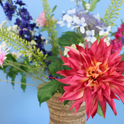 Kunstboeket Joy in geribbelde kartonnen Kartent vaas, maat XL – Reflower, abonnement op kunstbloemen