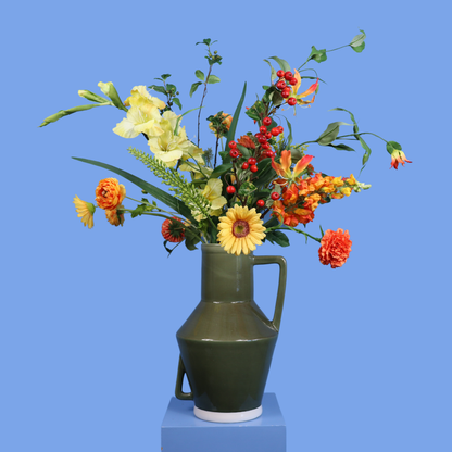 Kunstboeket Phil in donkergroene Return to Sender kanvaas met oor, maat XL – Reflower, abonnement op kunstbloemen