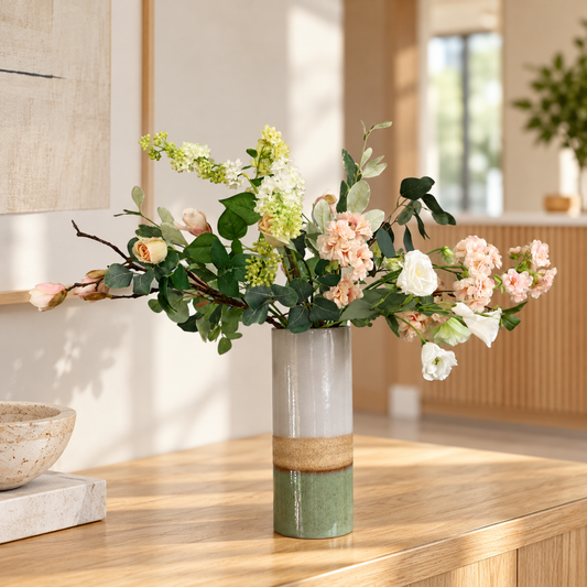Kunstboeket Arya in hoge glazen Pols Potten vaas met touwband, maat XL – Reflower, abonnement op kunstbloemen