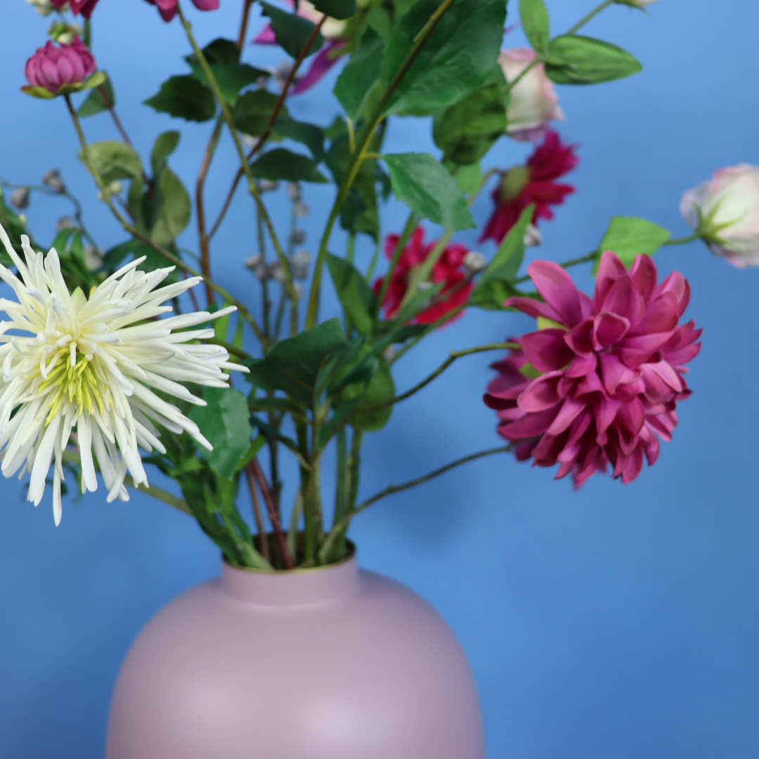 Kunstboeket Hazel in oudroze bolle Pip Studio vaas, maat L – Reflower, abonnement op kunstbloemen