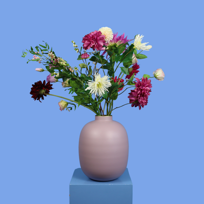 Kunstboeket Hazel in oudroze bolle Pip Studio vaas, maat L – Reflower, abonnement op kunstbloemen