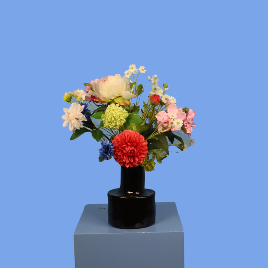 Kunstboeket Pixie in kleine zwarte glanzende vintage vaas, maat M – Reflower, abonnement op kunstbloemen