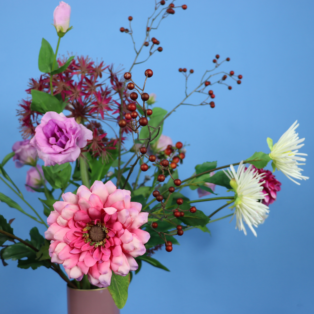 Kunstboeket Mabel in oudroze glanzende Pip Studio bolvaas met hals, maat XL – Reflower, abonnement op kunstbloemen