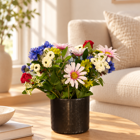 Kunstboeket Truus in zwarte vintage vaas met bronzen glans, maat M – Reflower, abonnement op kunstbloemen