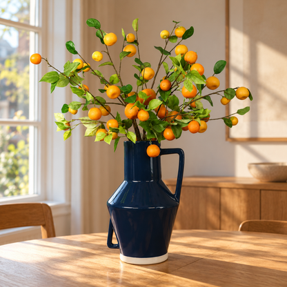 Kunstboeket Tiba in donkerblauwe glanzende Return to Sender vaas met oor, maat XL – Reflower, abonnement op kunstbloemen