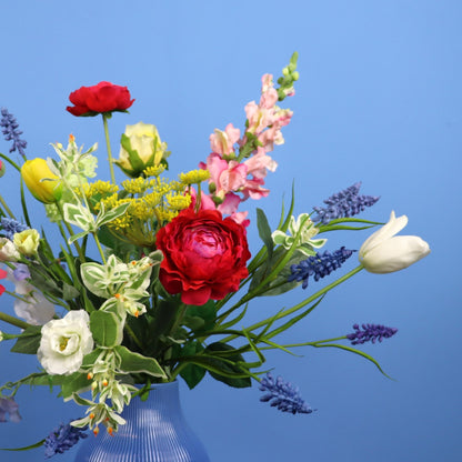 M - Jill | Blauwe vaas met kunstbloemen | Medium