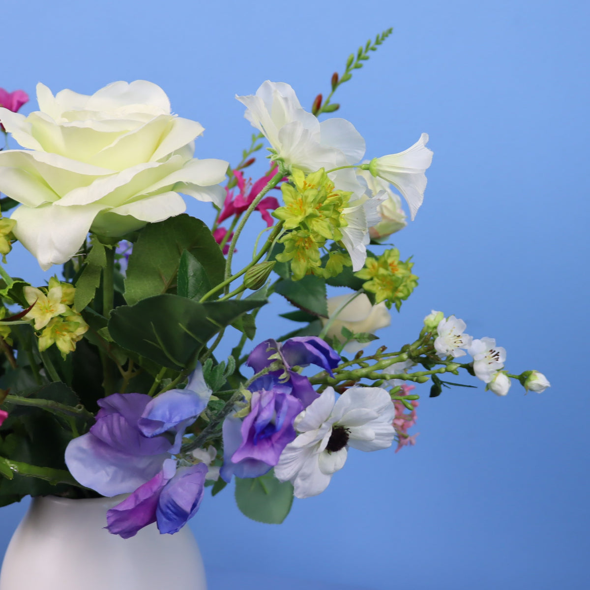 M - Anneke | Witte vaas met kunstbloemen | Medium