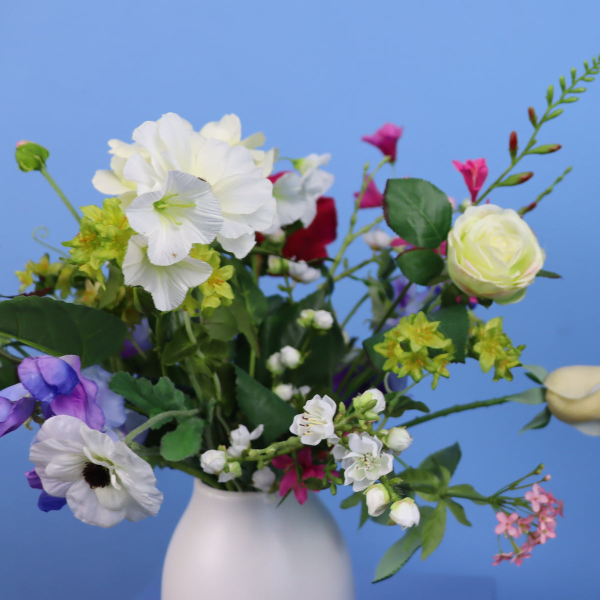 M - Anneke | Witte vaas met kunstbloemen | Medium
