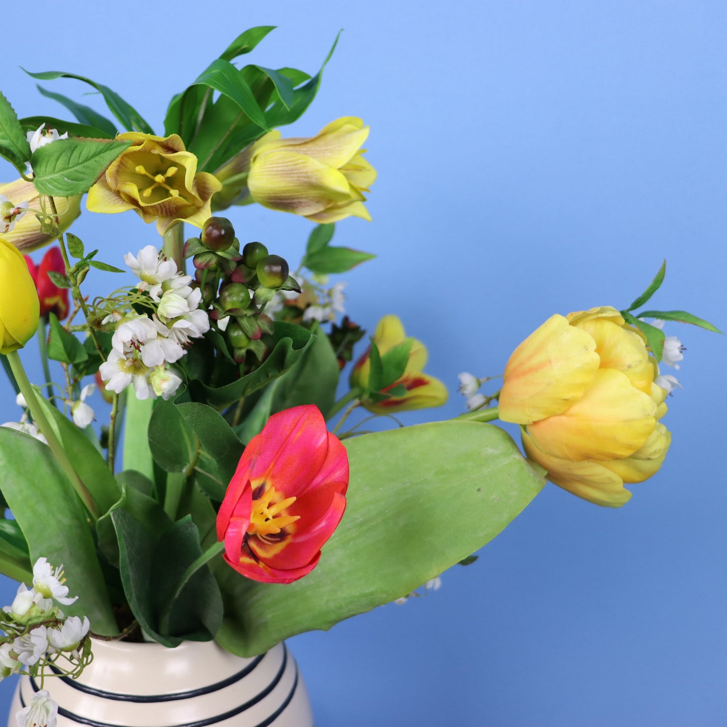 M - Sylvie | H&M Home vaas met kunstbloemen | Medium