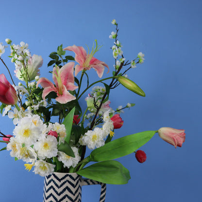 Kunstboeket Bas in Return to Sender vaas, maat XL – Reflower