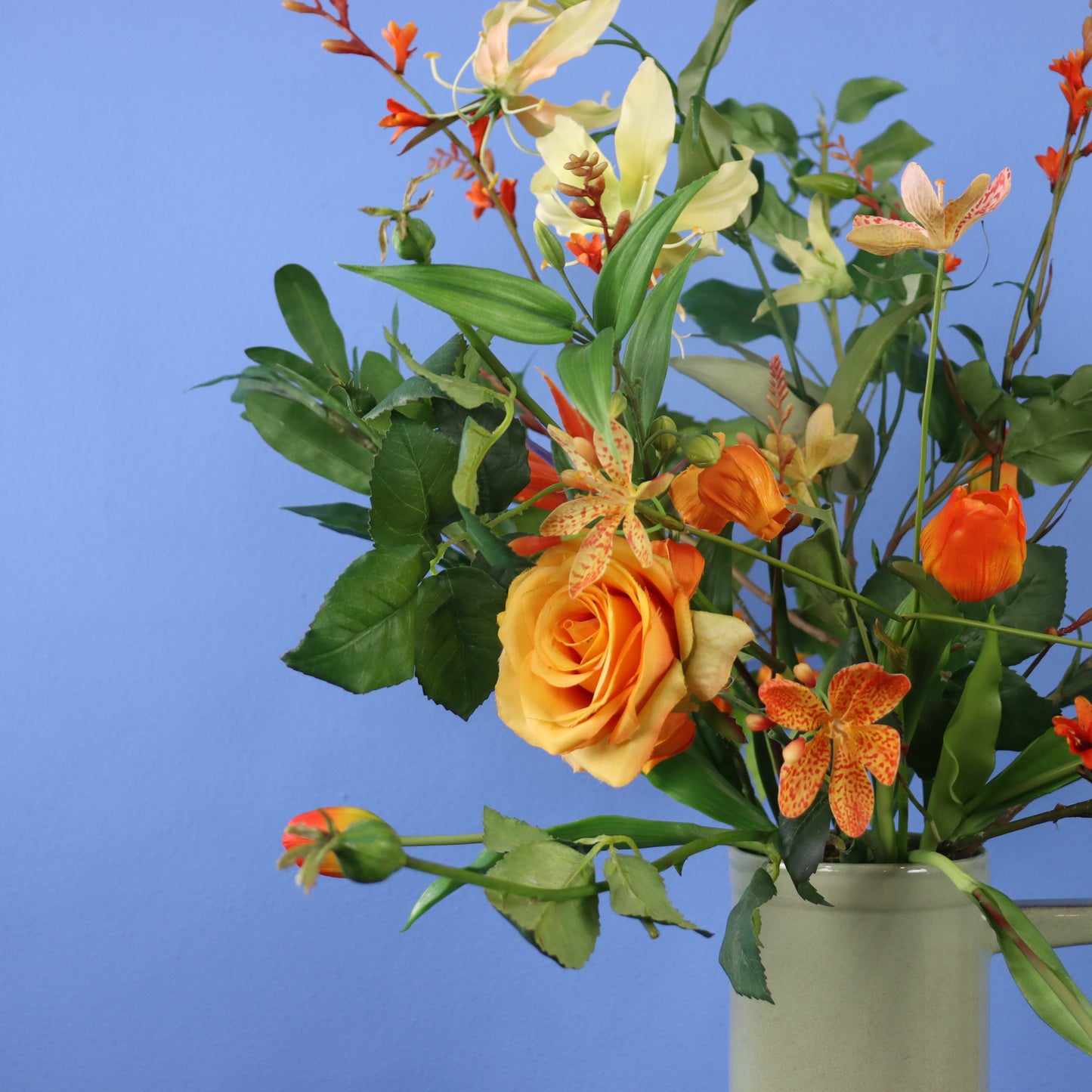 XL - Jildau | Return to Sender vaas met kunstbloemen | XL