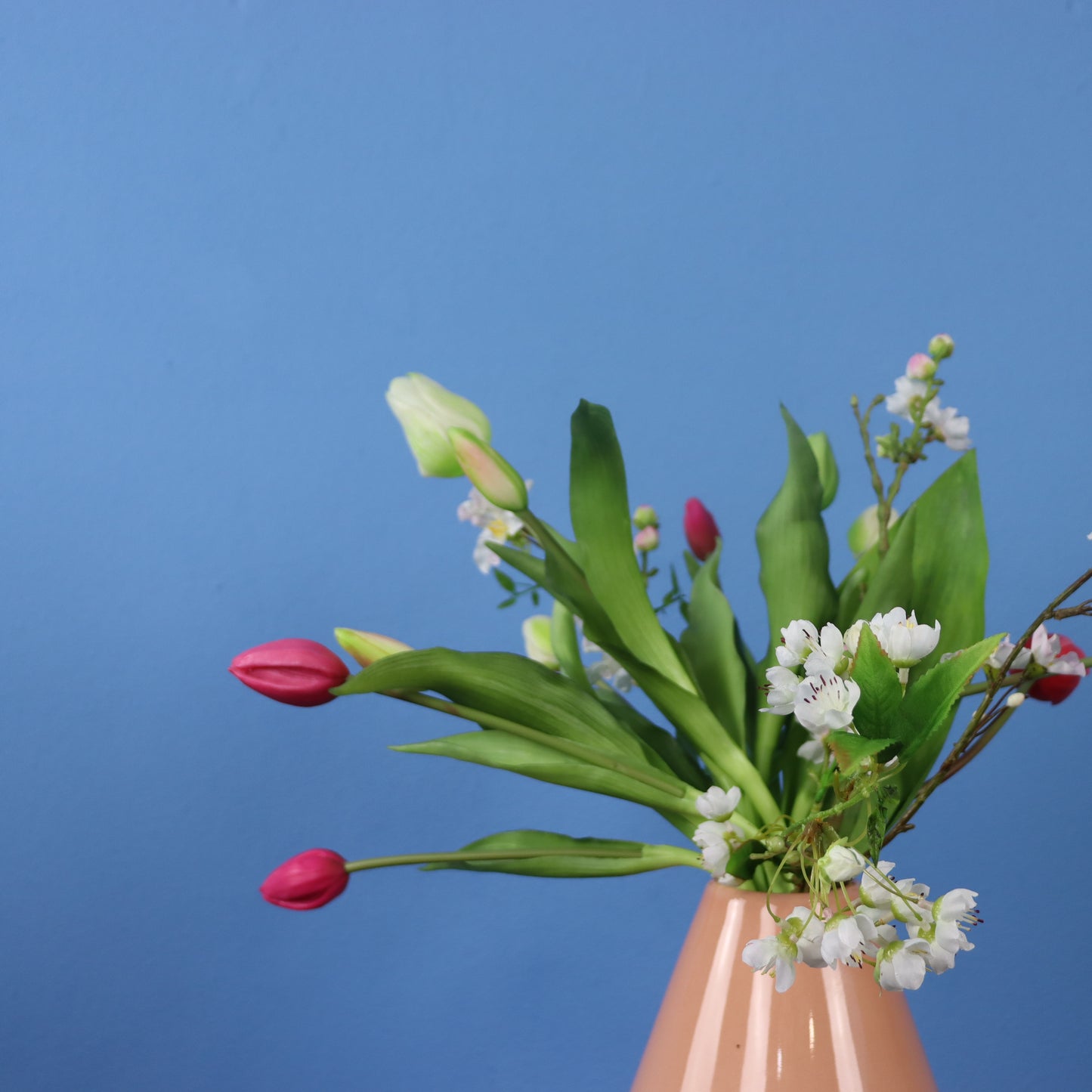 M - Yordi | Kersten vaas met kunstbloemen | Medium