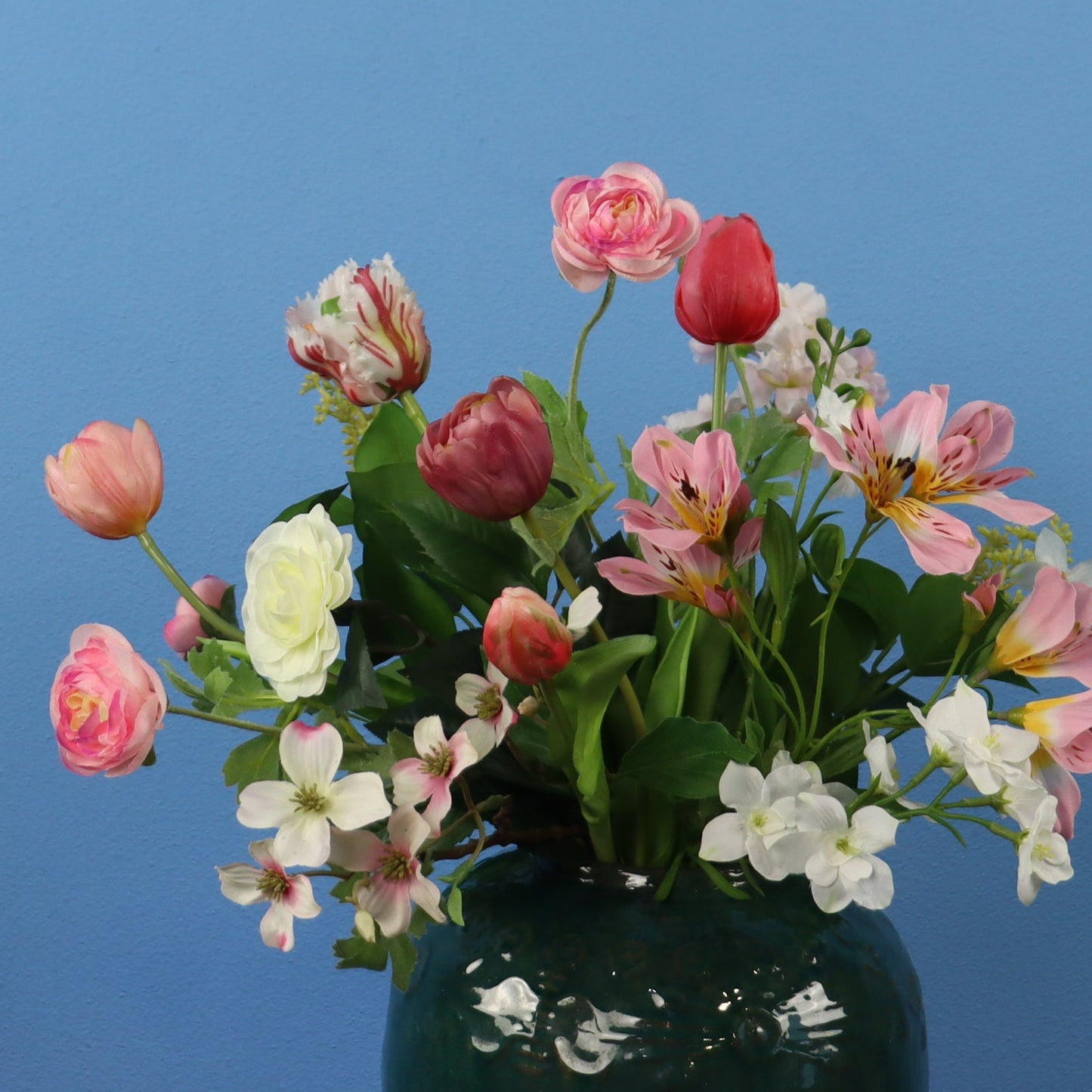 M - Martijn | Serax bolvaas met kunstbloemen | Medium