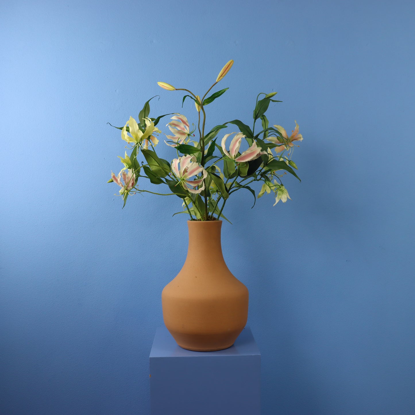 XL - Brudo | Urban Nature Culture vaas met kunstbloemen | XL