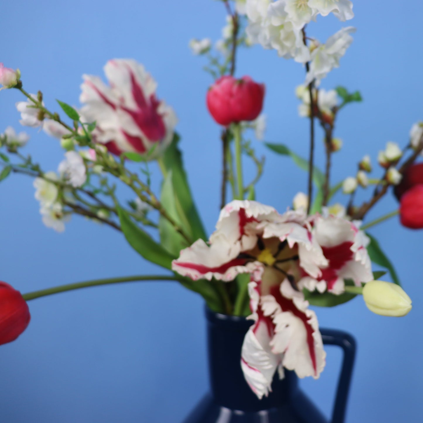 L - Roxanne | Return to Sender vaas met kunstbloemen | Large