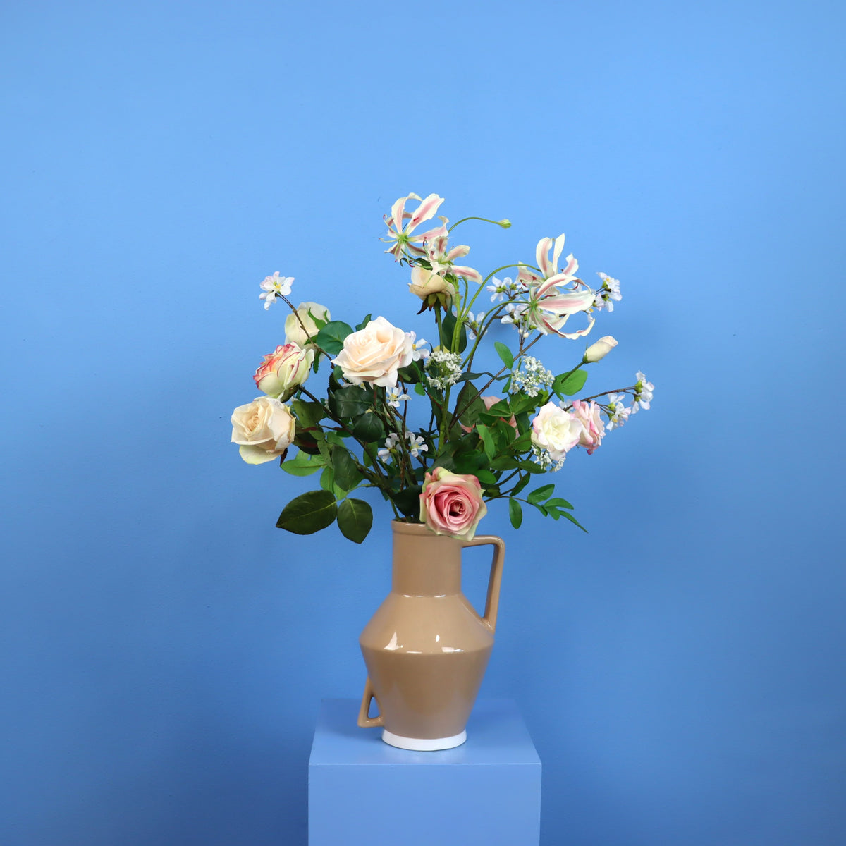 L - Moos | Return to Sender vaas met kunstbloemen | Large