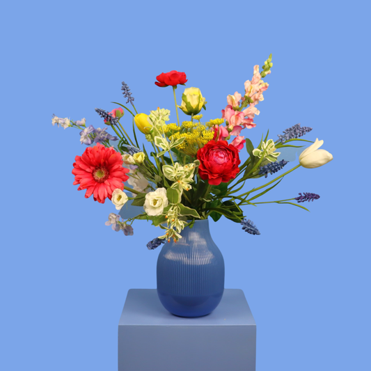 M - Jill | Blauwe vaas met kunstbloemen | Medium