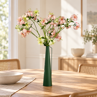 Kunstboeket Jolien in slanke donkergroene Pols Potten vaas, maat L – Reflower, abonnement op kunstbloemen